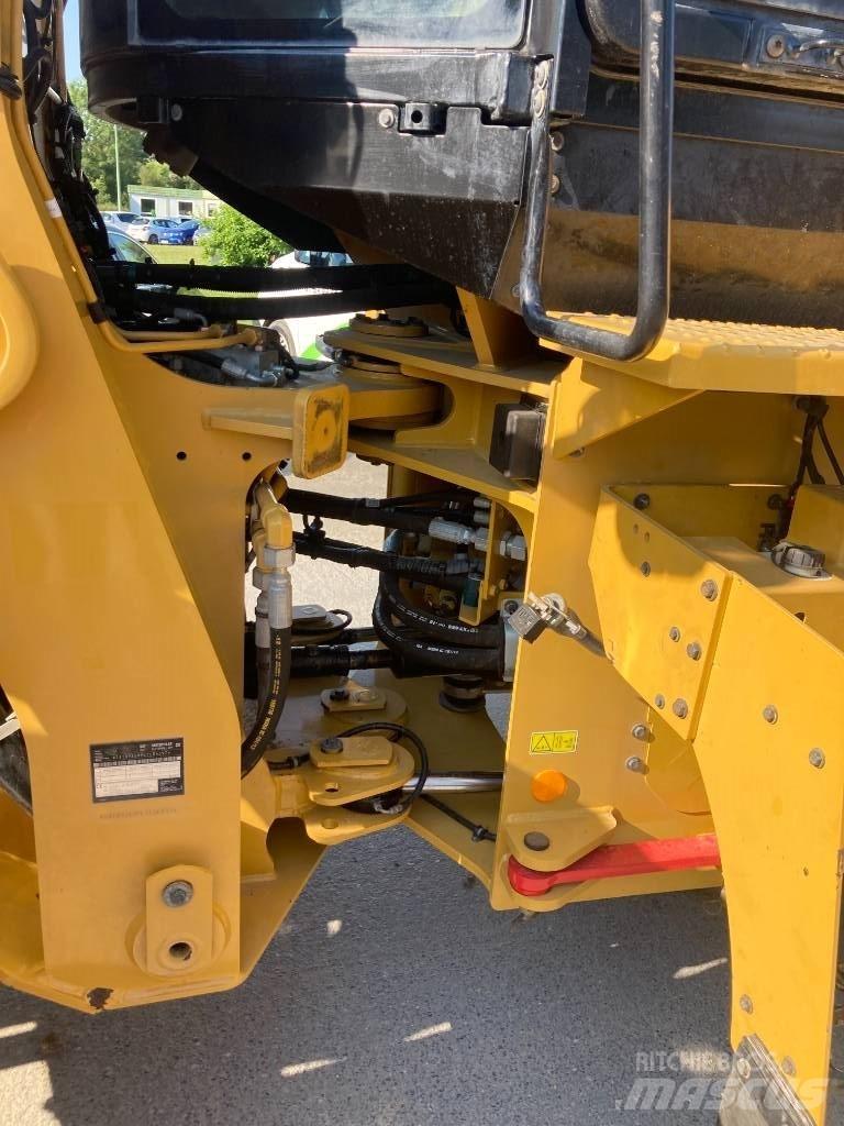 CAT 926M Kolesni nakladalci