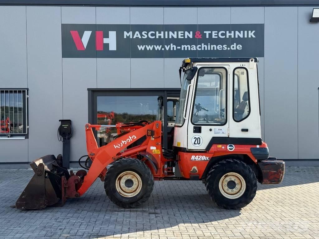 Kubota R 420 Kolesni nakladalci