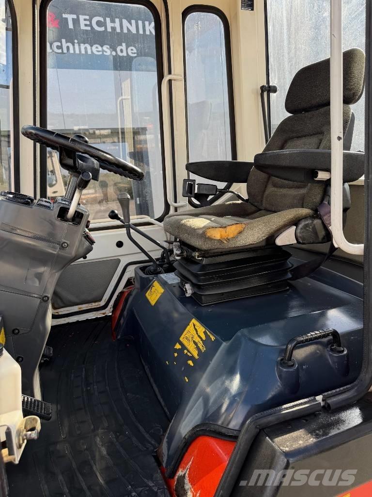 Kubota R 420 Kolesni nakladalci