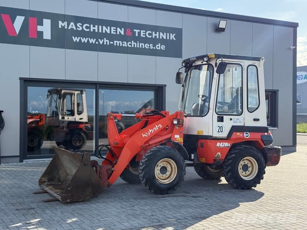 Kubota R 420 Kolesni nakladalci