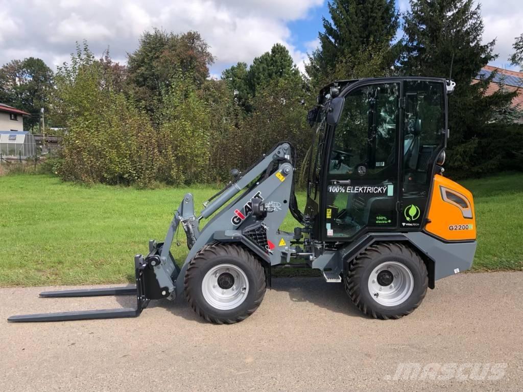GiANT G 2200 E Večnamenski nakladalci