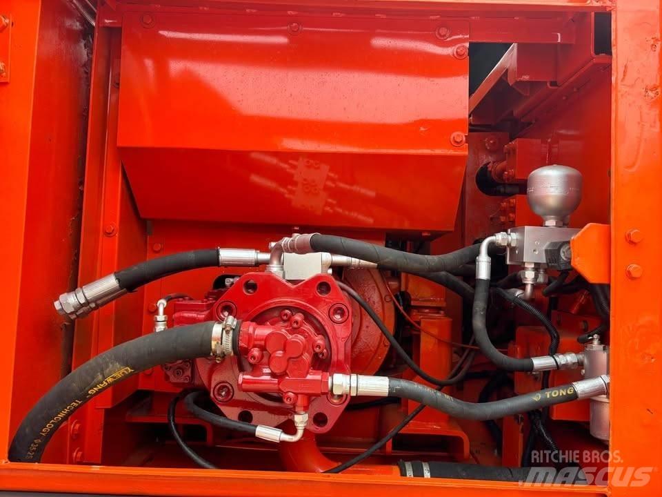 Doosan DX 225 LCA Bagri goseničarji