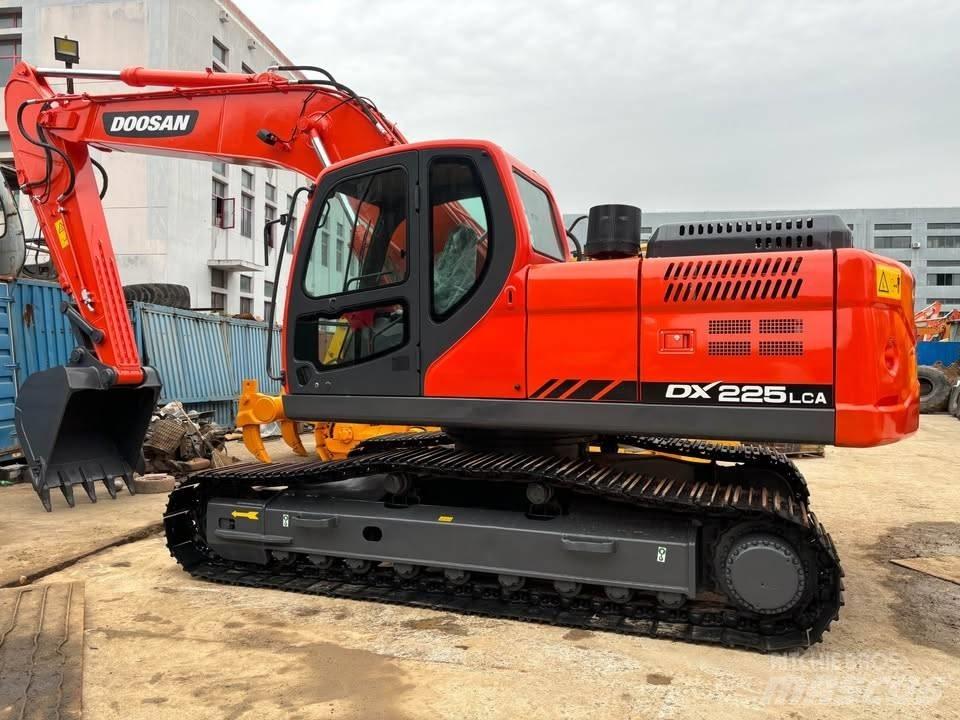 Doosan DX 225 LCA Bagri goseničarji