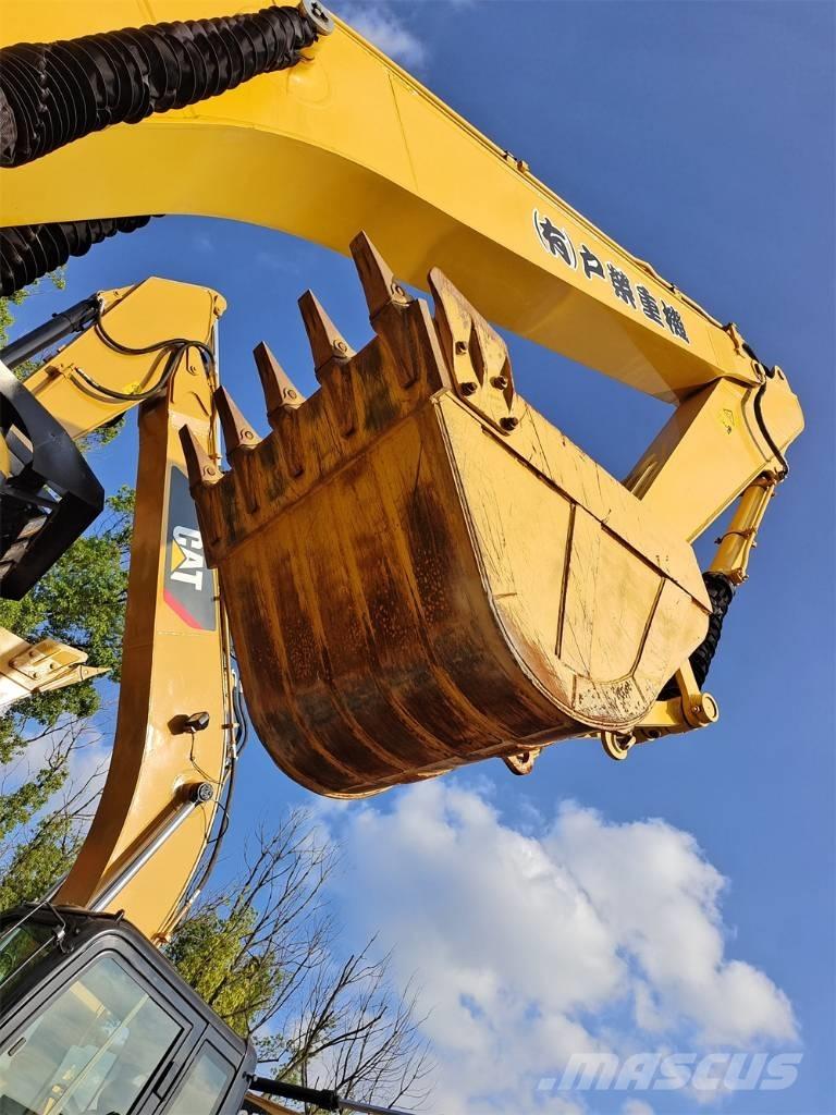 Komatsu PC 200 Bagri goseničarji