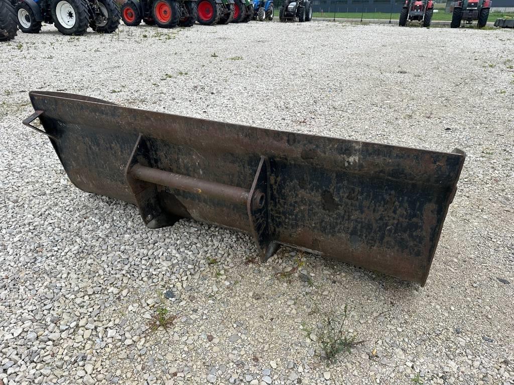  ŁYŻKA MANITOU 2,4 M Drugi priključki za nakladanje in kopanje