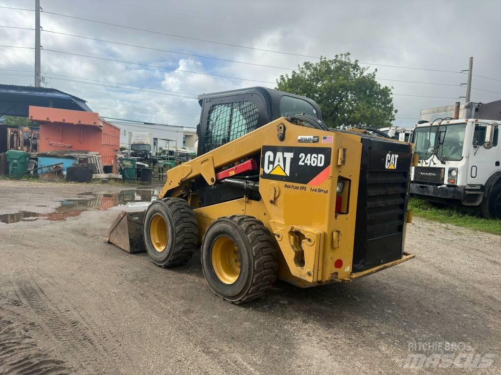 CAT 246 D Skid steer mini nakladalci