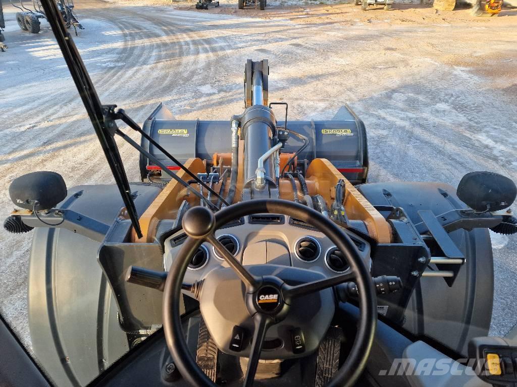 CASE 821 G2 Kolesni nakladalci