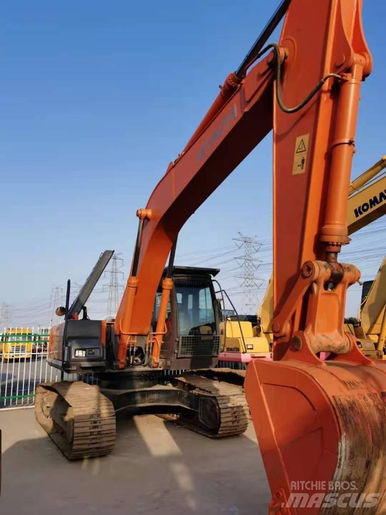 Hitachi ZX 210 Bagri goseničarji