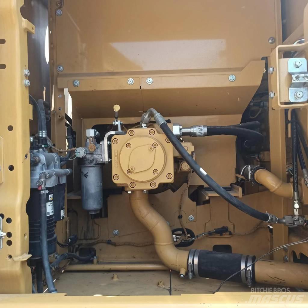 CAT 320 Bagri goseničarji
