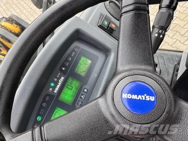 Komatsu WA 80 M Kolesni nakladalci