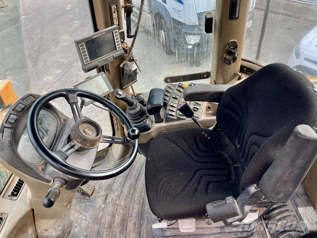 CASE 721F Kolesni nakladalci