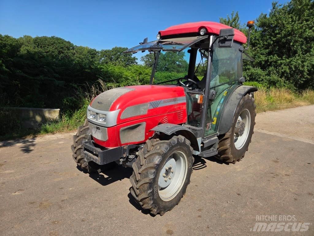McCormick F 90 Traktorji