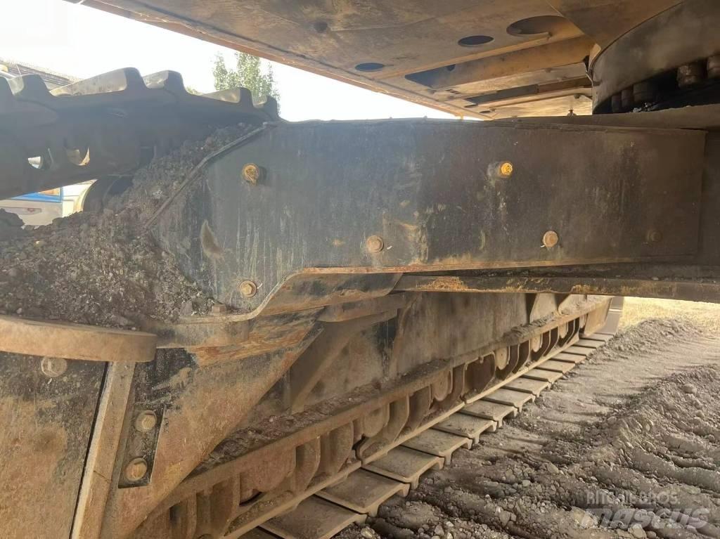CAT 374 Bagri goseničarji