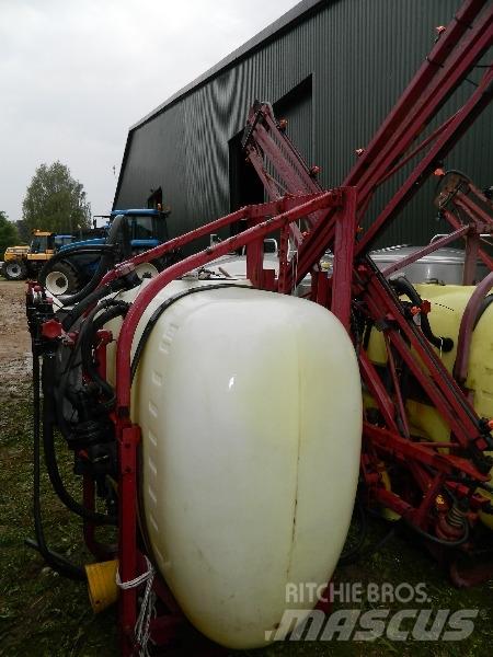 Hardi 900 Vlečne škropilnice