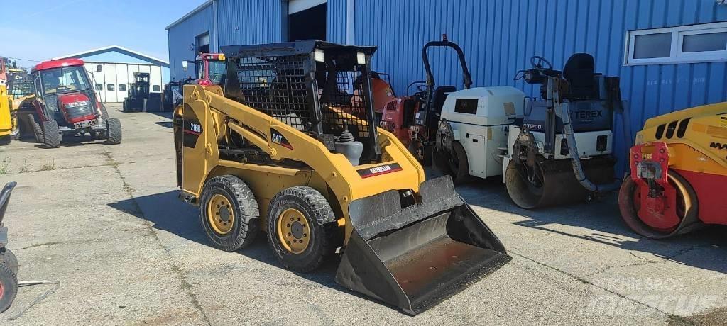 CAT 216 Skid steer mini nakladalci