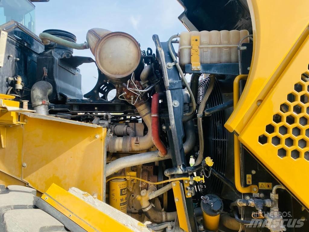 CAT 966k xe Kolesni nakladalci
