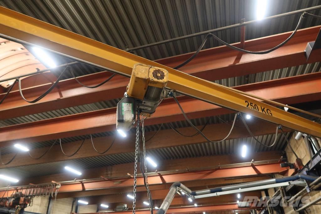 VÆGSVINGKRAN 250 KG Vitle, dvigala in gradbeni dvižni sistemi