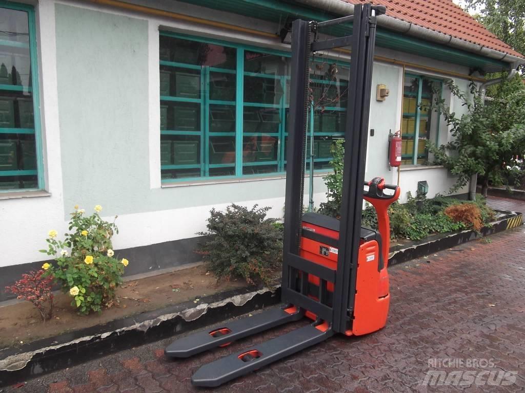 Linde L12 /379/ V-2097 Samopogonski ročni viličarji