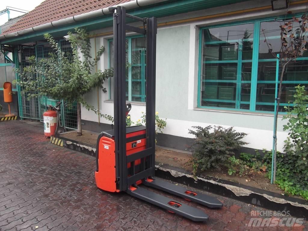 Linde L12 /379/ V-2097 Samopogonski ročni viličarji