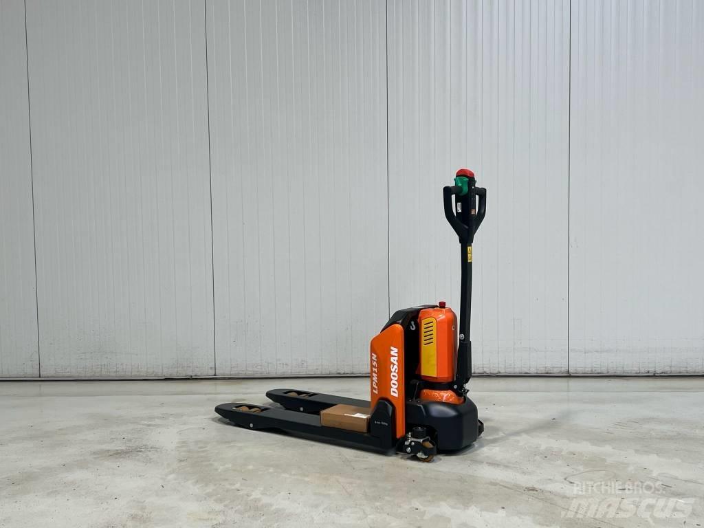 Doosan LPM15N-7 Električni nizko dvižni viličar