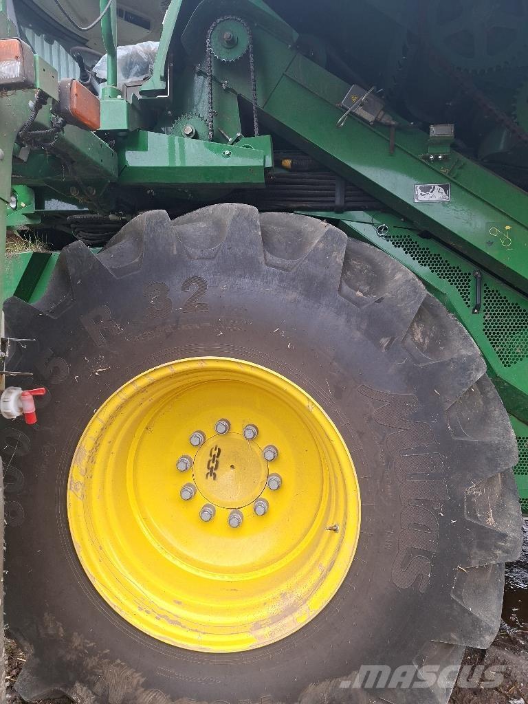 John Deere T550i Kombajni