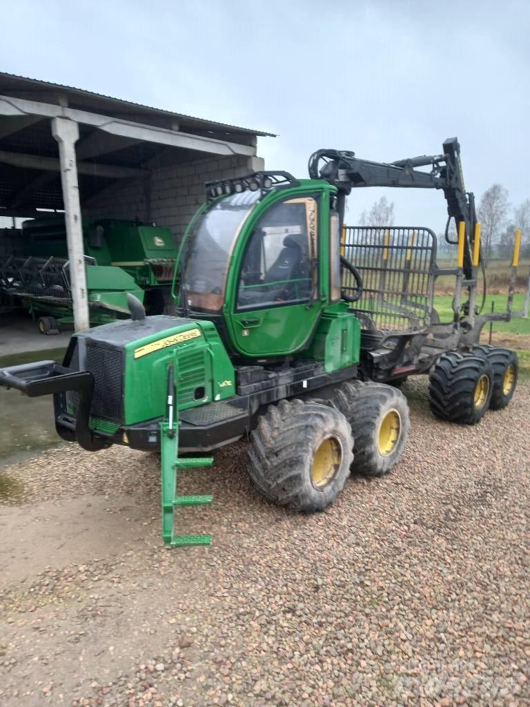 John Deere 810E Forwarderji