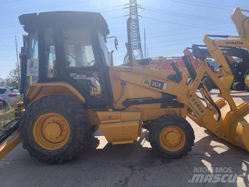 JCB 3 CX Kolesni nakladalci