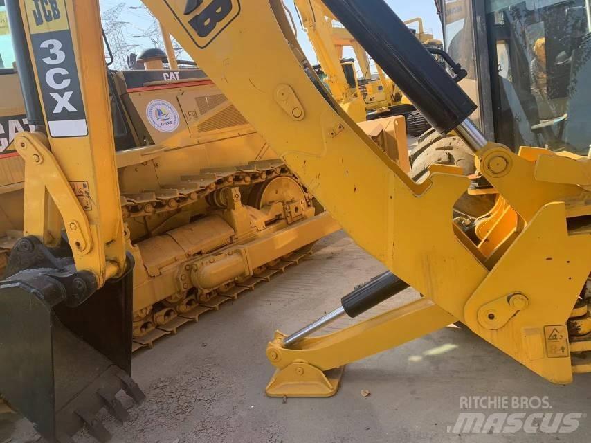JCB 3 CX Kolesni nakladalci