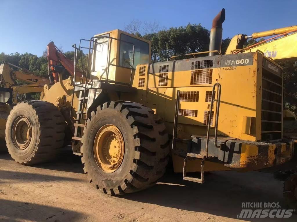 Komatsu WA 600-3 Kolesni nakladalci