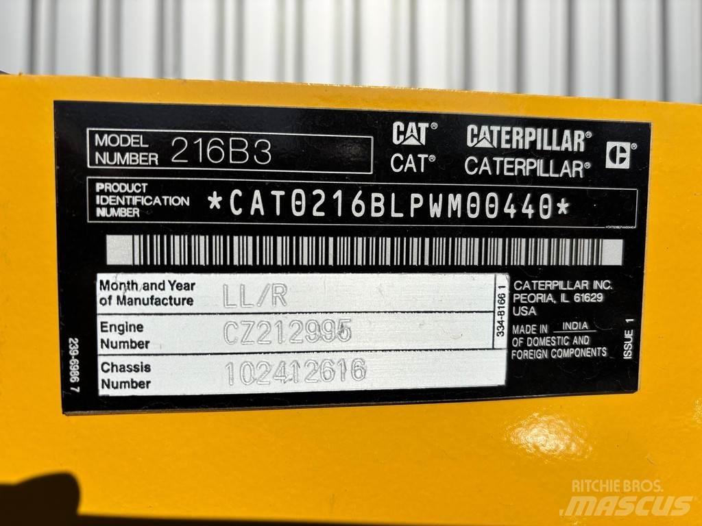 CAT 216B3 Kolesni nakladalci