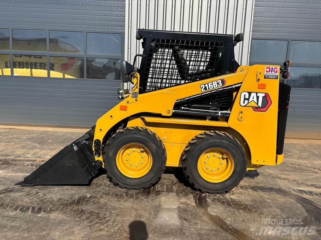 CAT 216B3 Kolesni nakladalci