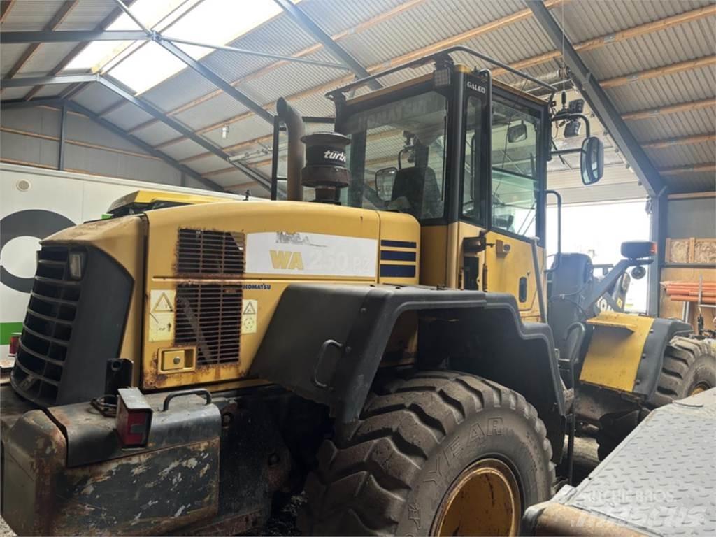 Komatsu WA250PZ-5 Kolesni nakladalci