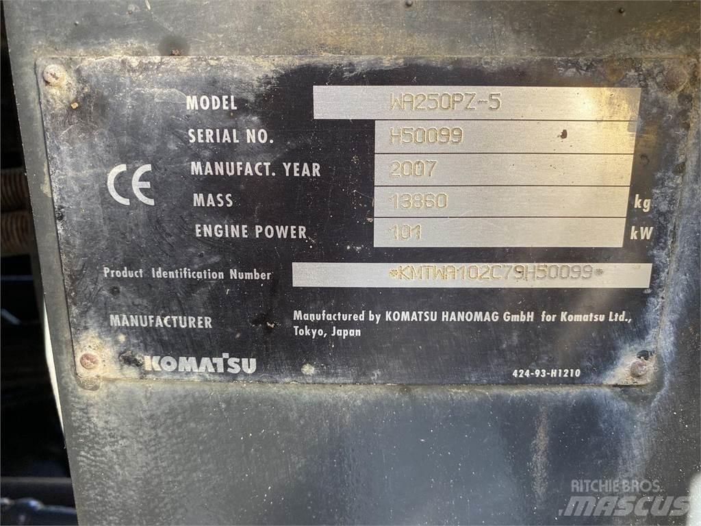 Komatsu WA250PZ-5 Kolesni nakladalci