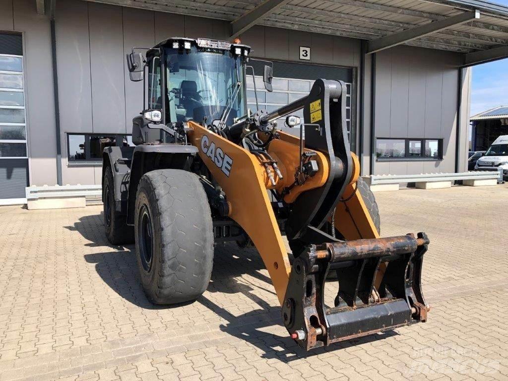 CASE 921G Kolesni nakladalci
