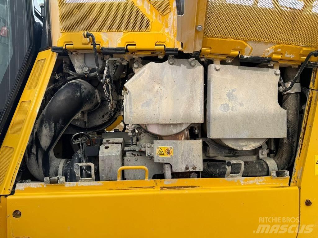 Komatsu D65PXi-18 Buldožerji goseničarji