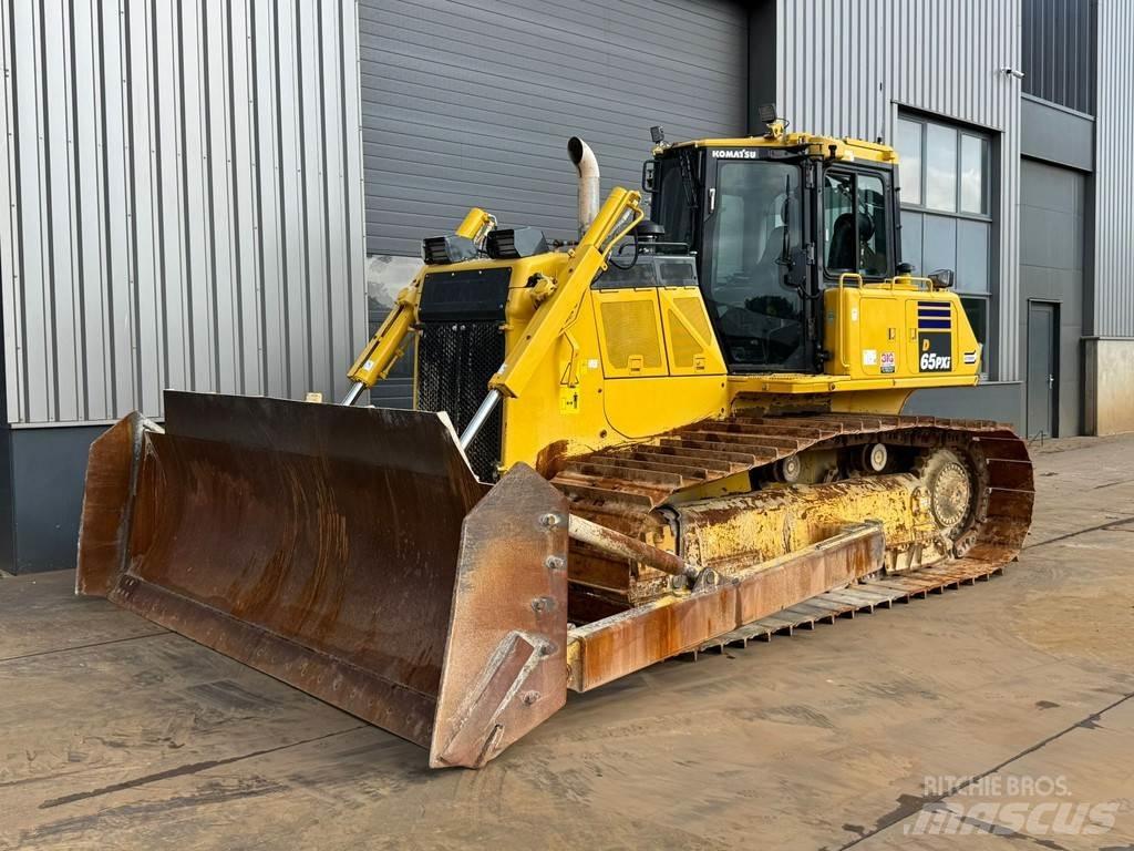 Komatsu D65PXi-18 Buldožerji goseničarji