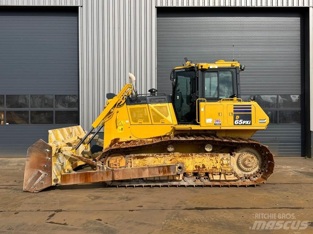 Komatsu D65PXi-18 Buldožerji goseničarji