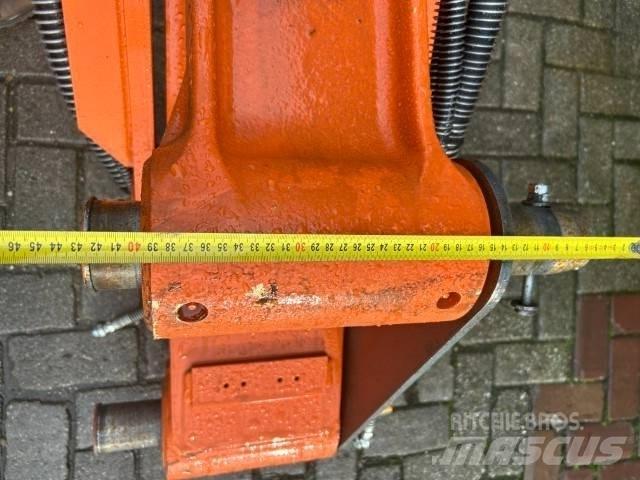 Hitachi ZX 135 Bagri goseničarji
