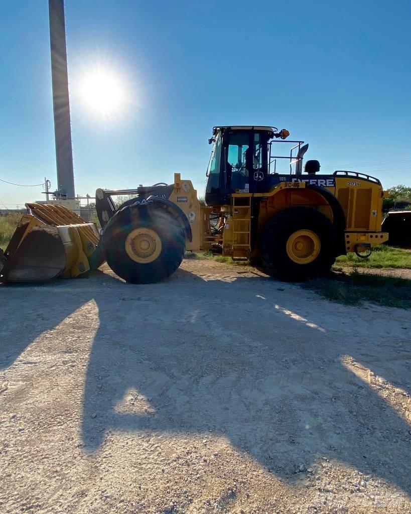 John Deere 844K Kolesni nakladalci