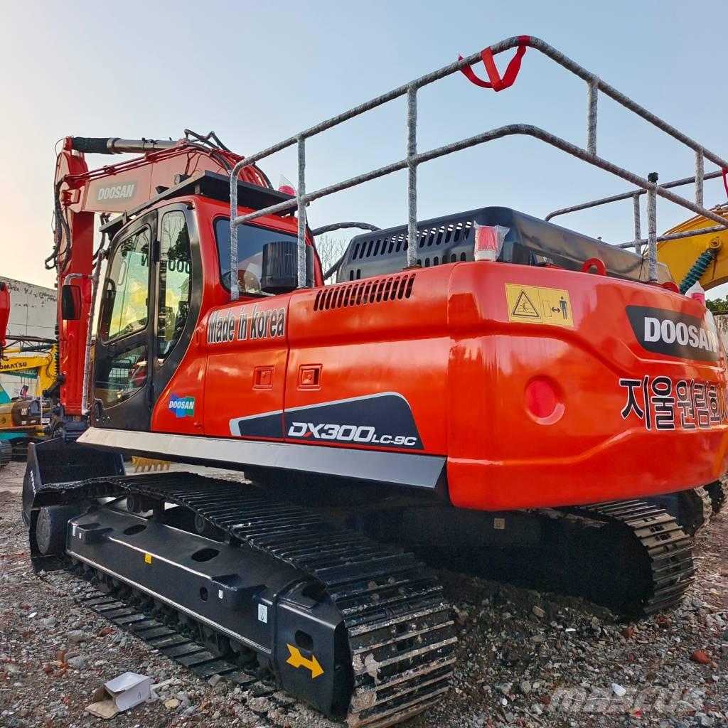 Doosan DX 300 LC Bagri goseničarji