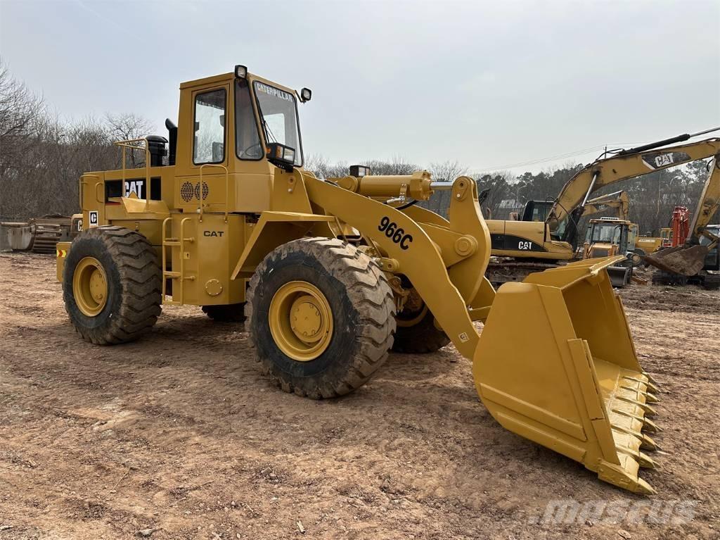 CAT 966C Kolesni nakladalci
