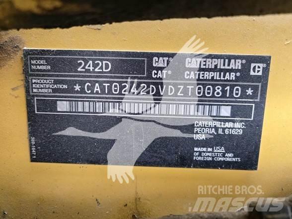 CAT 242D Skid steer mini nakladalci