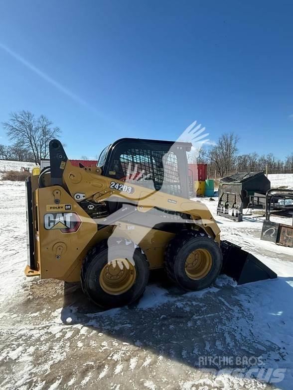 CAT 242D3 Skid steer mini nakladalci