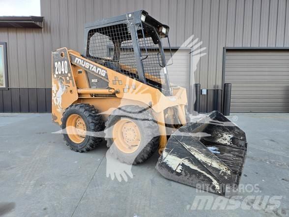 Mustang 2040 Skid steer mini nakladalci