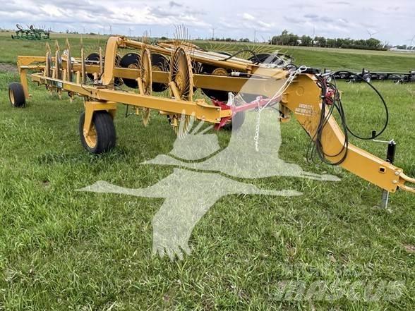 Vermeer VR1428 Obračalniki in zgrabljalniki