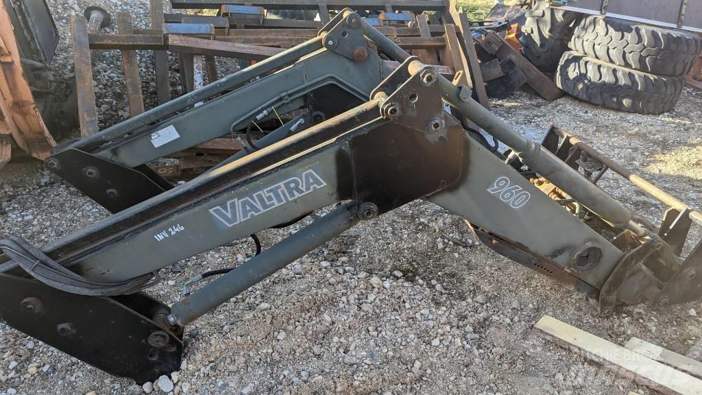Valtra Loader Kmetijski teleskopski nakladalci