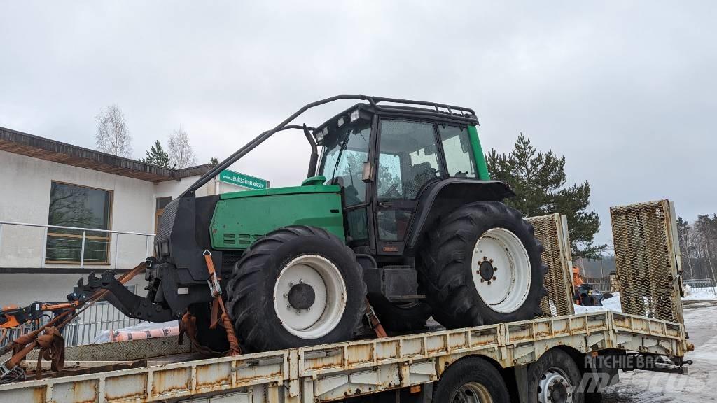 Valtra Loader Kmetijski teleskopski nakladalci