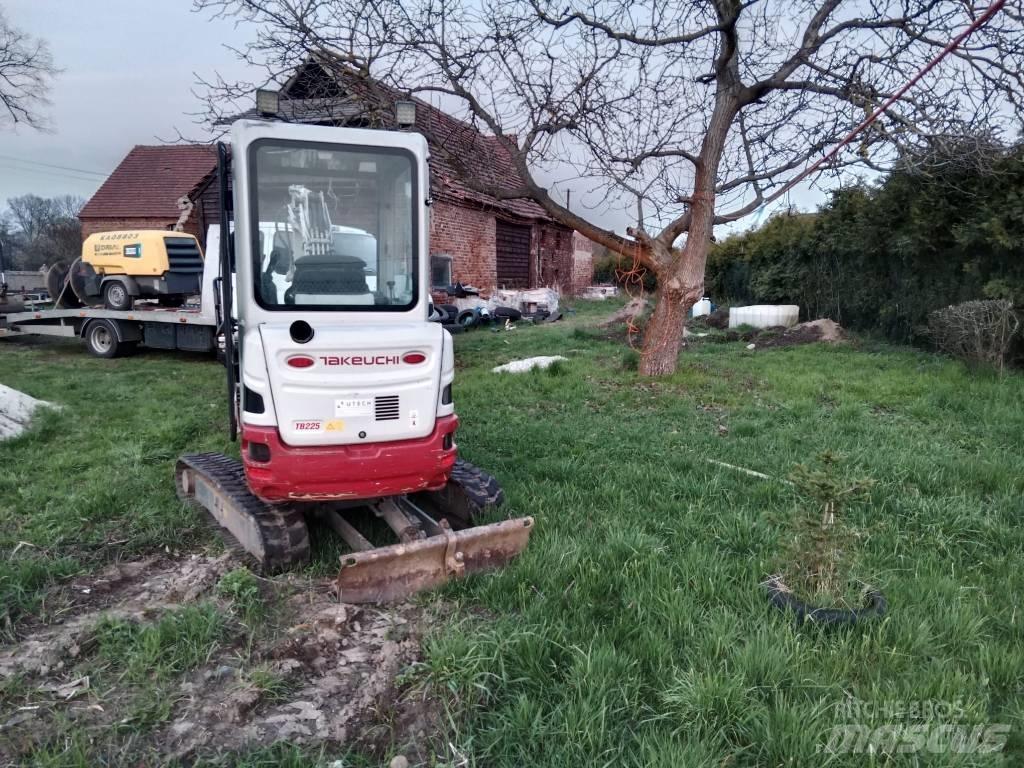 Takeuchi TB 225 Mini bagri <7t