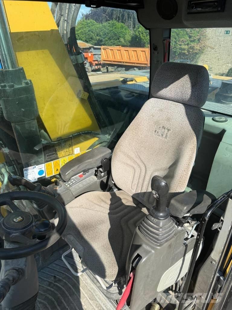 CAT M 316F Bagri na kolesih