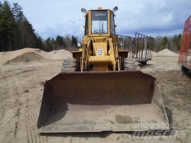 CAT 930 Kolesni nakladalci
